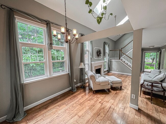 Building Photo - Bright And Relaxing 2 Bed 2 Bath Partially Furnished Home in Beautiful Franklin Farm Foundation