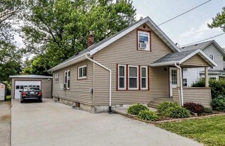 Building Photo - 123 S Clear Lake Ave