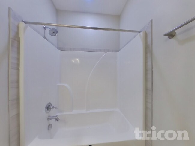 Building Photo - 825 Ellyson Dr