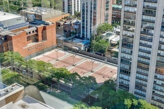 Building Photo - Nice 1 bedroom Condo in Gold Coast/Old Town