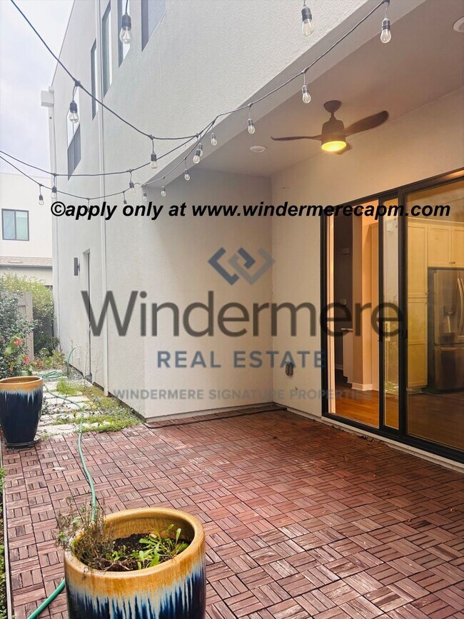 Building Photo - Modern Living in the heart of McKinley Village!