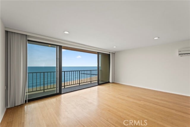 Building Photo - 721 Esplanade
