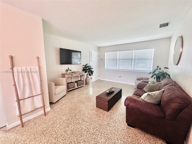 Building Photo - 9840 SW 165th Terrace