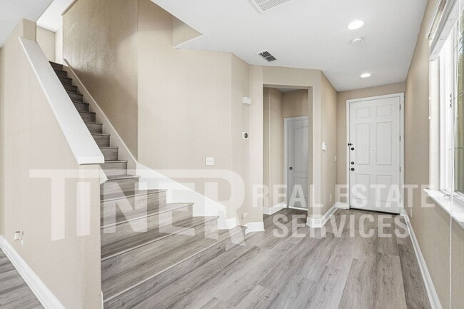 Building Photo - 5444 Noyack Way