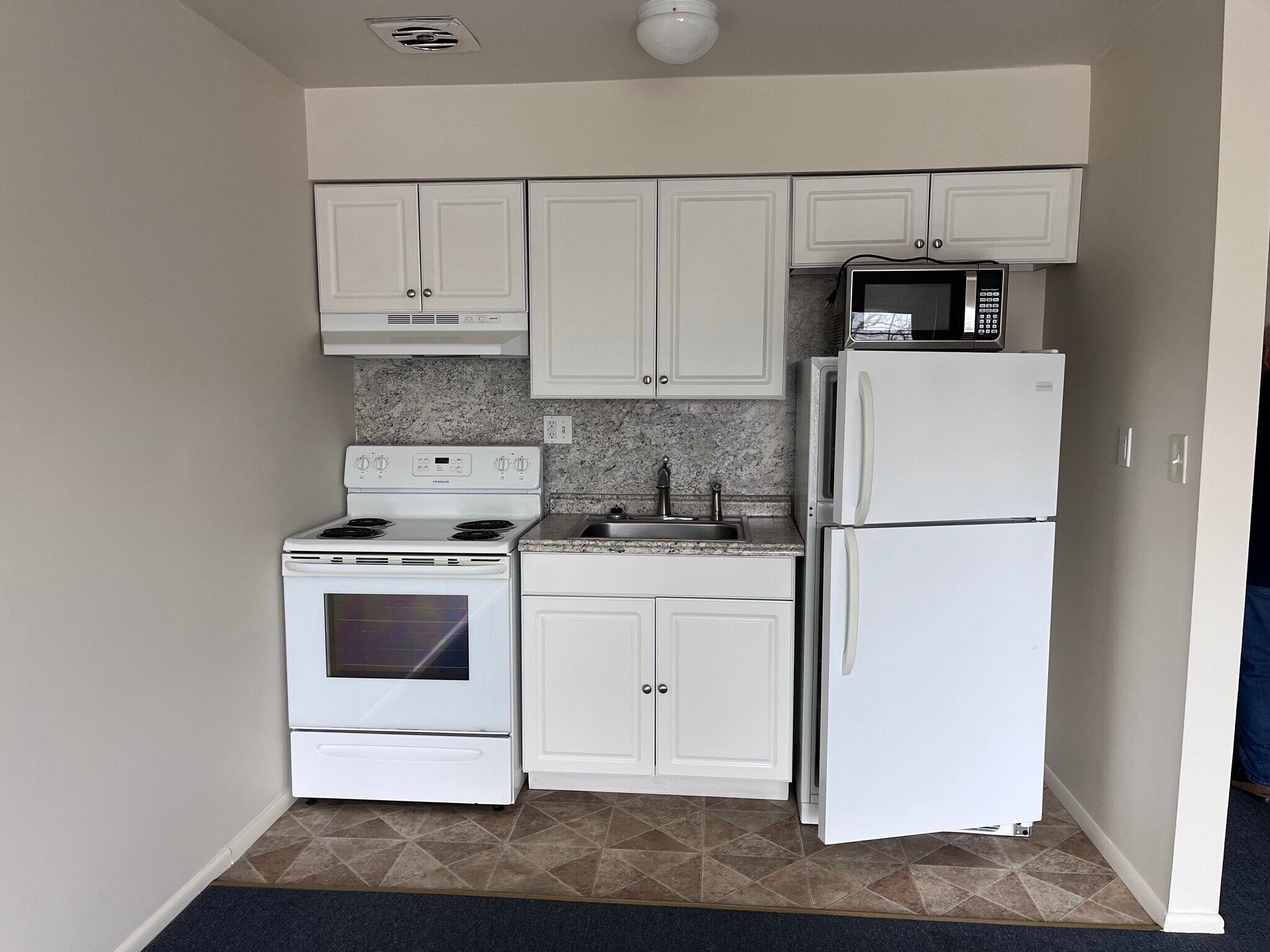 Kitcheb - 200 3rd Ave