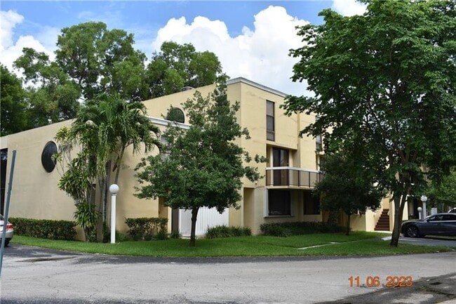 Building Photo - 2930 SW 87th Terrace