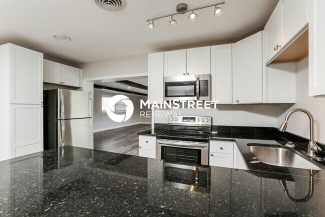 Building Photo - 3 Bedroom Pet-Friendly Home in Mount Dora, FL with Main Street Renewal