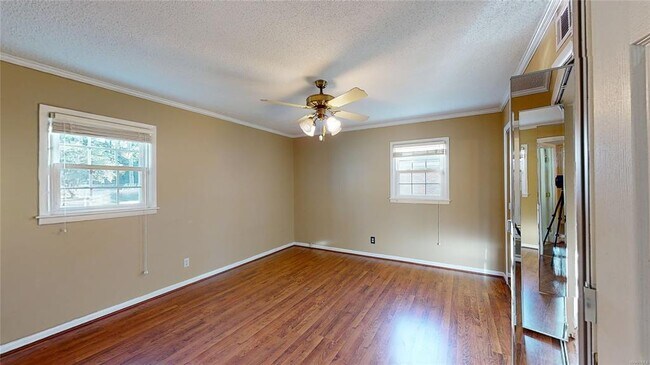 Building Photo - 126 Cedar Dr