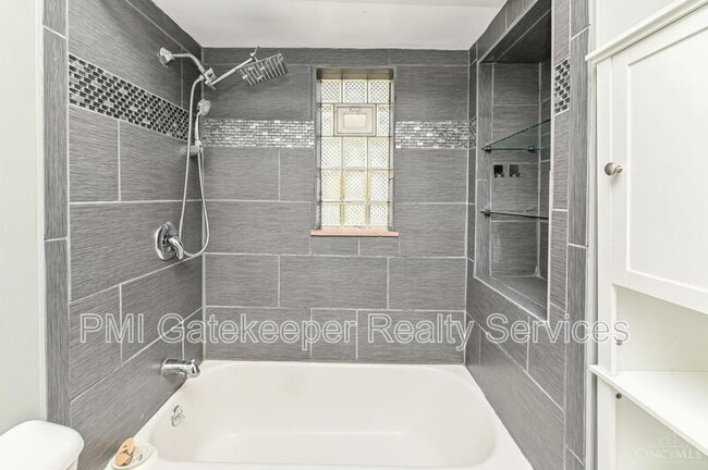 Building Photo - 5618 Leumas Rd