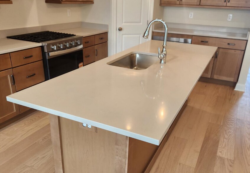 Building Photo - 328 Foxtail Ln