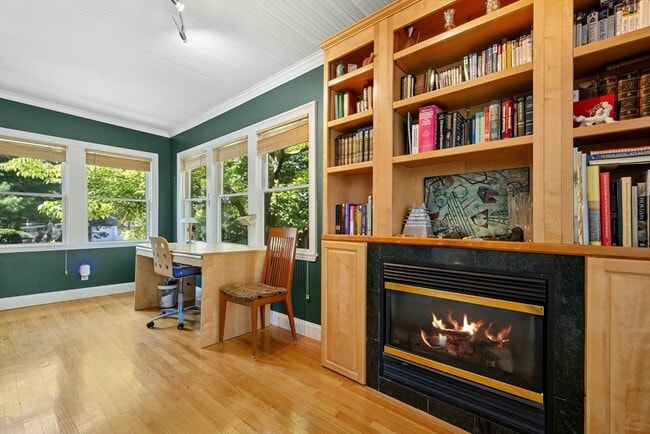 Building Photo - 231 Lagrange St