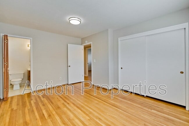 Building Photo - 1062 Kelly Dr