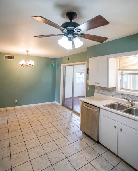Building Photo - 204 Manor Dr