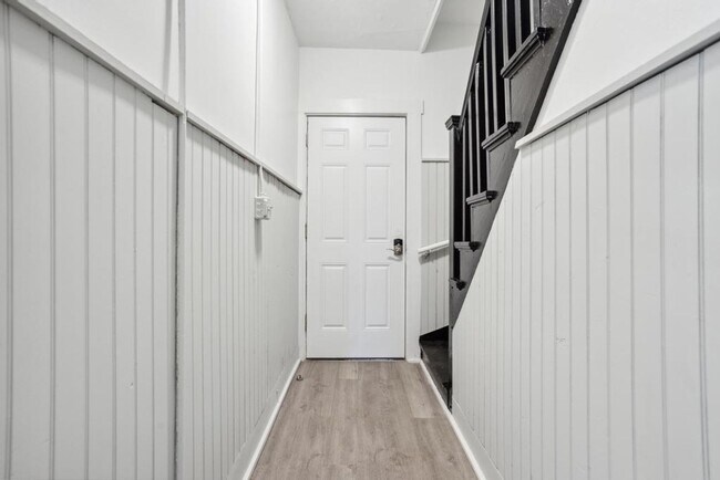 Building Photo - 33 Jackson St