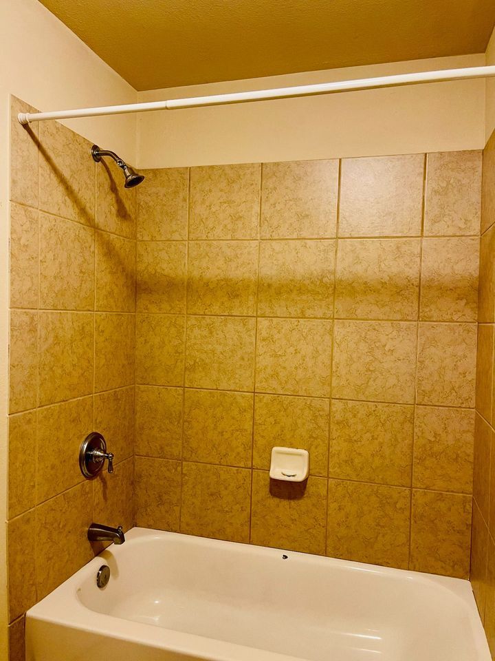 Building Photo - 802 E 28th St