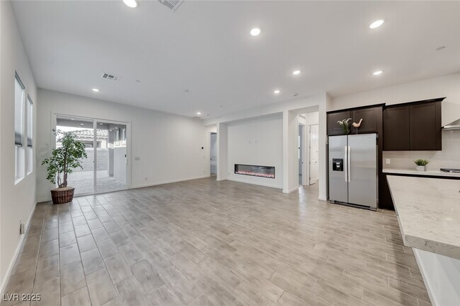 Building Photo - 102 Ibiza Lk Dr