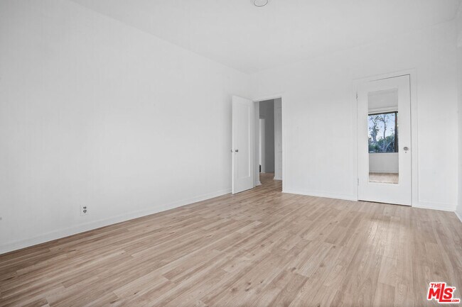 Building Photo - 1091 S Mansfield Ave