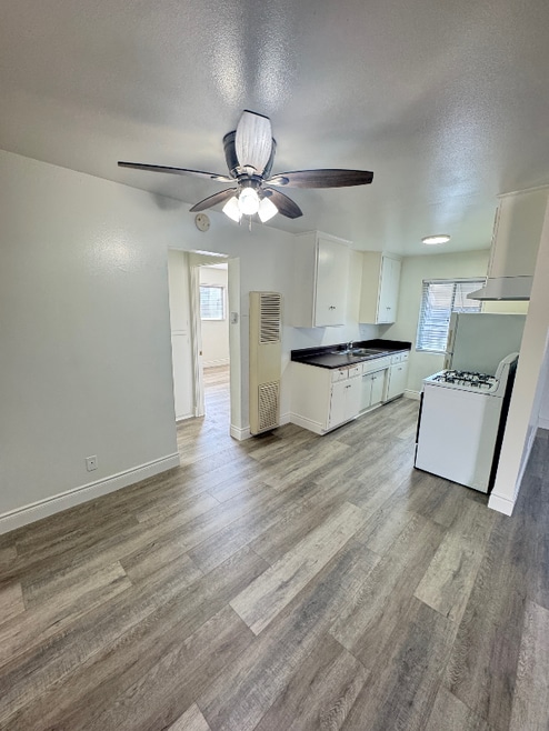 Building Photo - 1133 E Alosta Ave