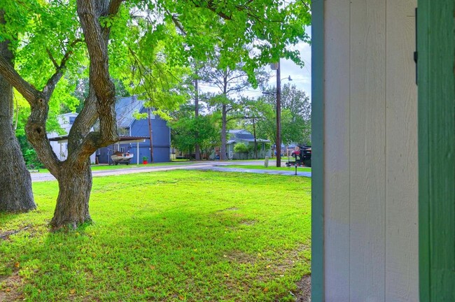 Building Photo - 9574 Darkwood St