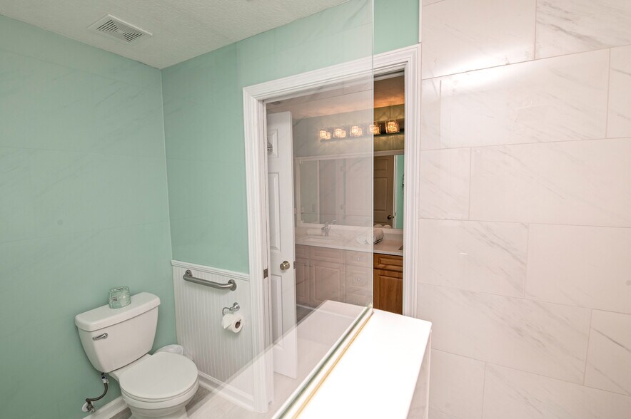 Building Photo - 285 Atlantis Cir