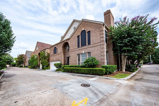 Building Photo - 4744 Post Oak Timber Dr