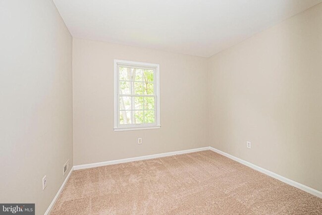 Building Photo - 29 Longmeadow Dr