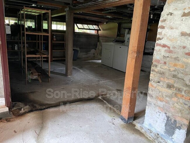 Building Photo - 1410 Birch St