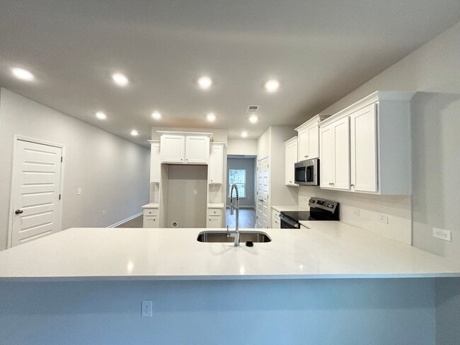 Building Photo - Perfect family home in Ocean Isle Beach