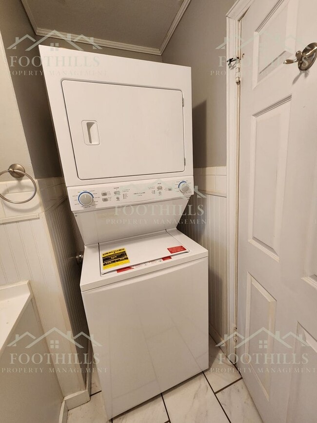 Building Photo - Spacious 3-Bedroom Near Anderson Universit...