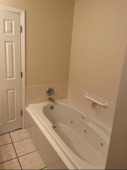 Building Photo - 105 Westchase Dr