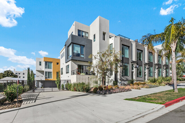 Primary Photo - 2065 Fifth Ave