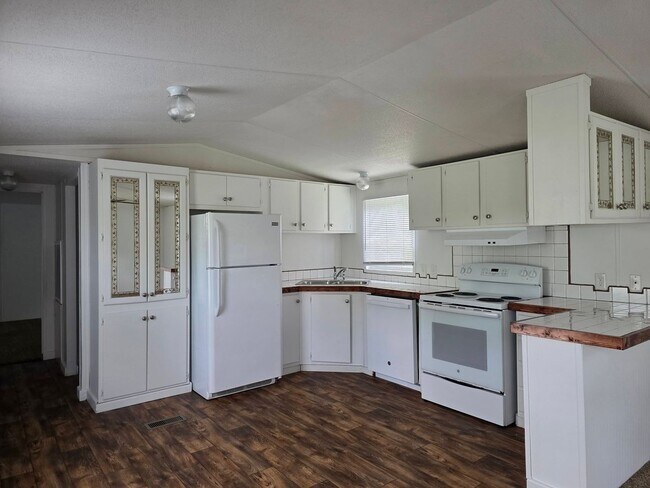 Building Photo - Ready to Move in
