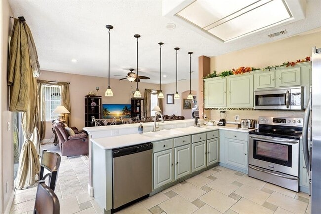 Building Photo - 824 Lake Biscayne Way