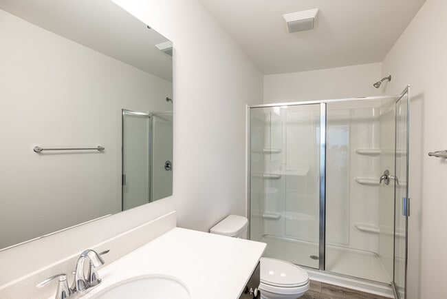Building Photo - Lowell Townhome End Unit