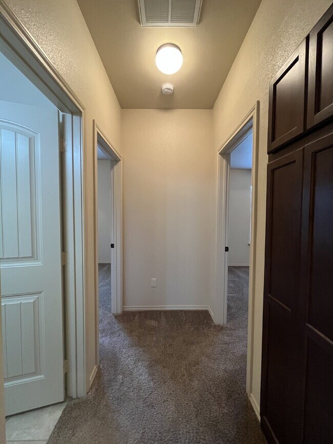 Building Photo - Cute 3/2/2 townhome in the Lubbock-Cooper ...