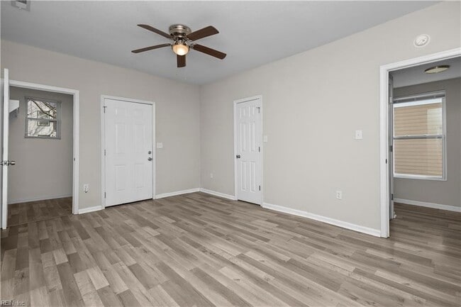 Building Photo - 926 W 26th St