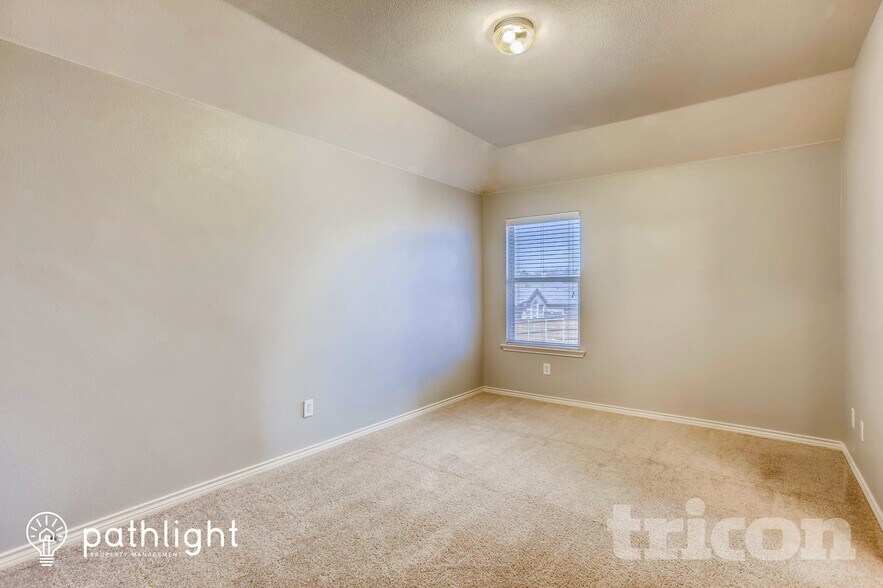 Building Photo - 1435 Red Wolf Dr