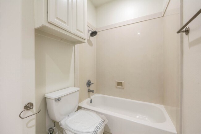 Building Photo - 13647 Brookbluff Ln