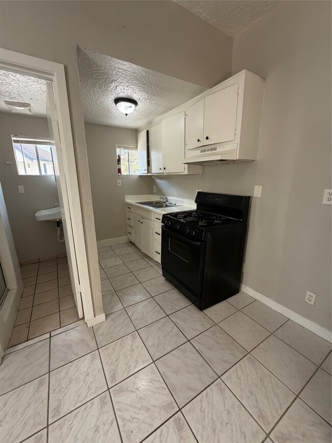 Building Photo - 1611 Common St