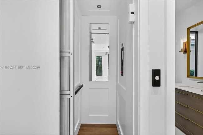 Building Photo - 620 Solar Isle Dr