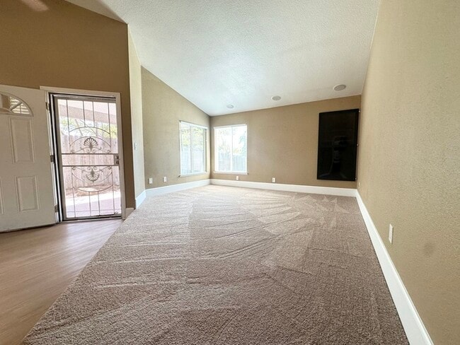 Building Photo - Beautifully Updated Home in Citrus Heights!
