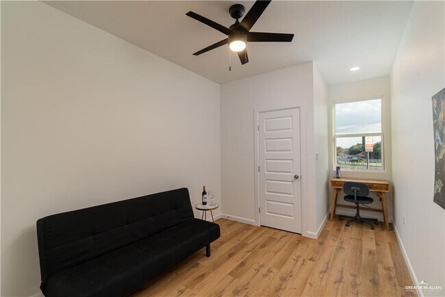 Building Photo - 18 Warbler Ave