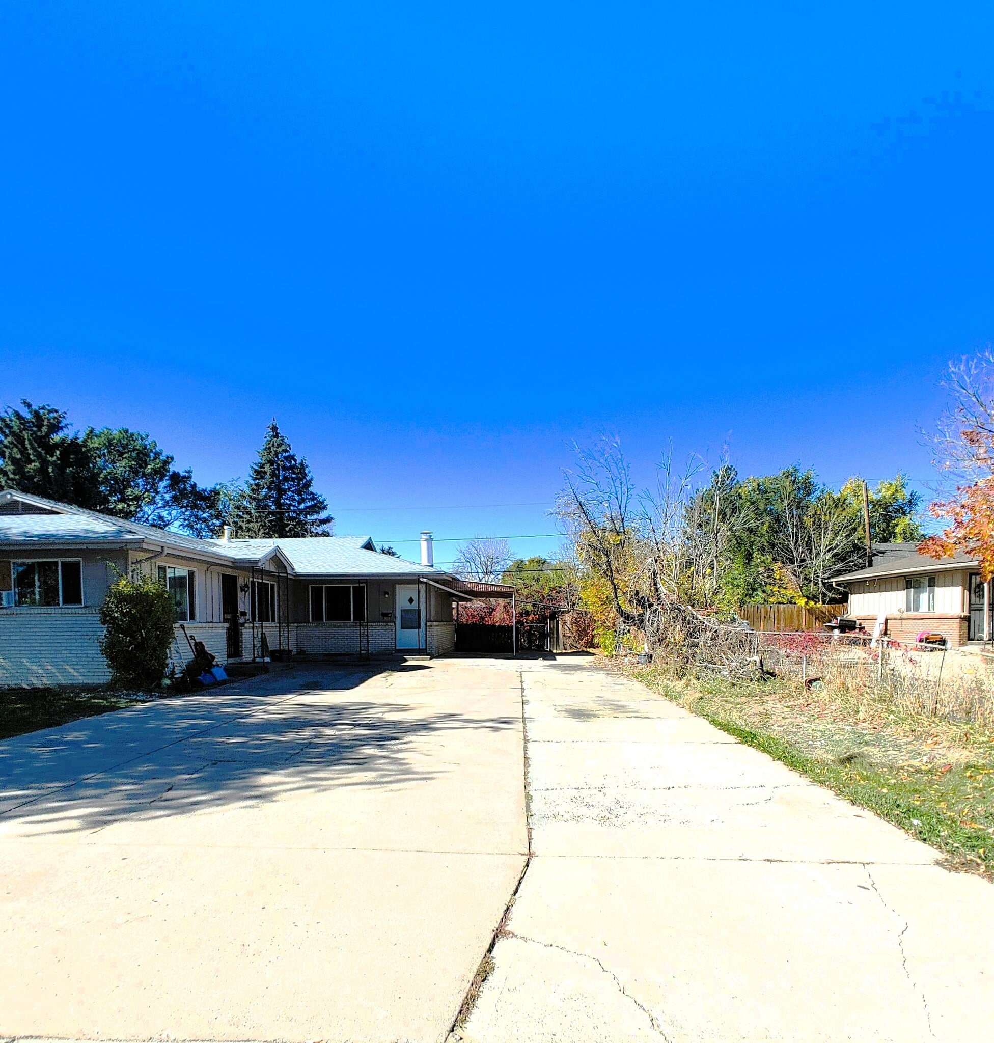 Driveway parking - 8869 Circle Dr