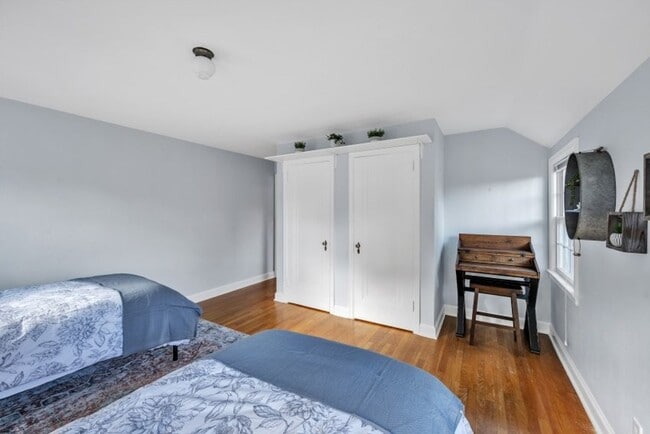 Building Photo - Charming 2 Bed 2 Bath House in the Heart of Madison - Fully Furnished!