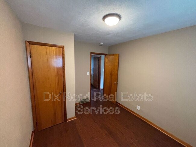 Building Photo - 272 Symmes Rd