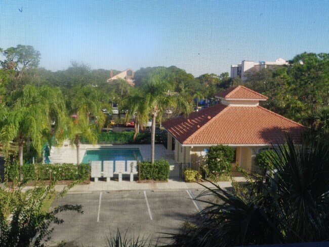 Building Photo - NEW PRICE! Venice Island 3BR/2BA 3rd Floor End Unit Condo