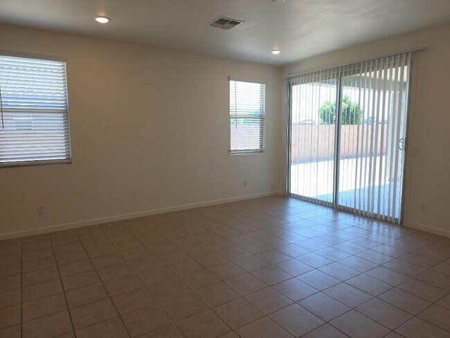 Building Photo - 18085 W Elm St