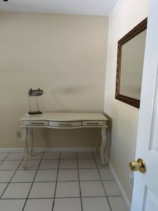 Building Photo - Large home on corner lot!
