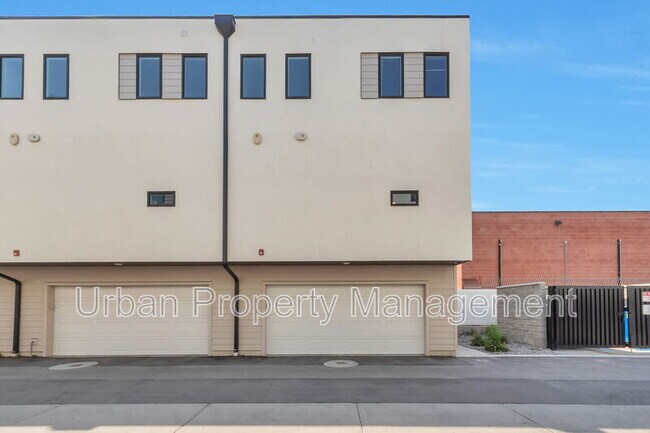 Building Photo - 1590 S 900 W