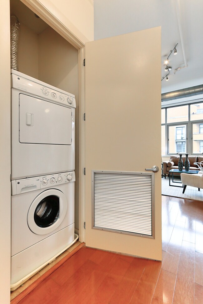 Building Photo - 811 4th St NW